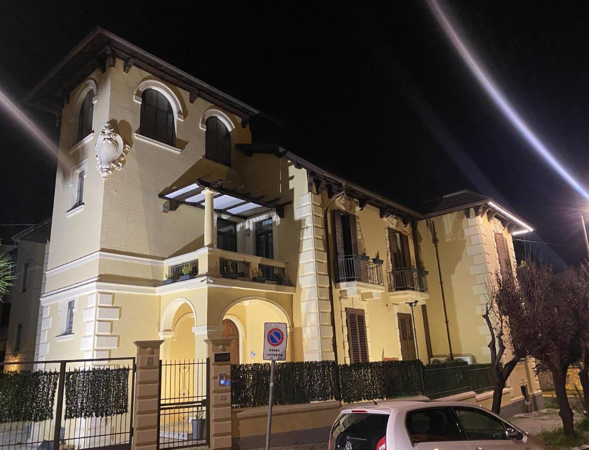 Il Palazzo - Luxury Home & Event โกเซนซา ภายนอก รูปภาพ