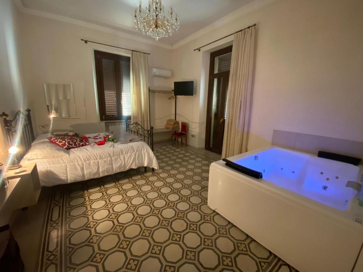 Il Palazzo - Luxury Home & Event โกเซนซา ภายนอก รูปภาพ